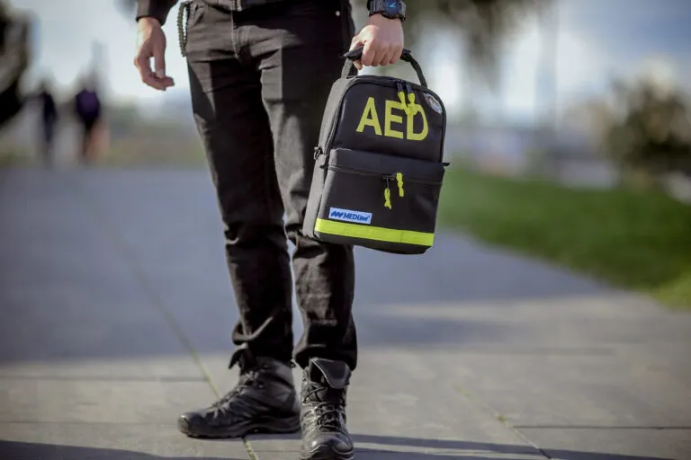 Czarna torba na AED Lifeline Defibtech